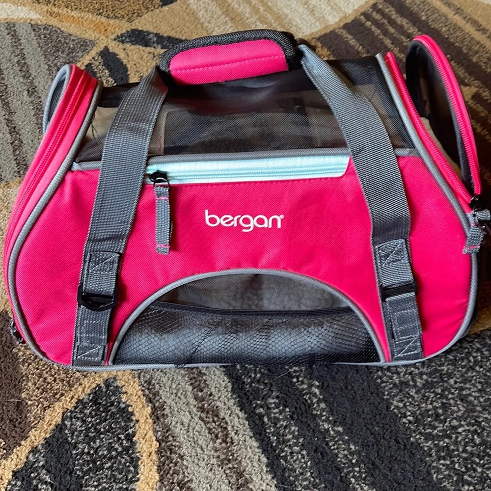 Beautiful Pink Bergan Dog 🐶 Carrier Tote! Barley used